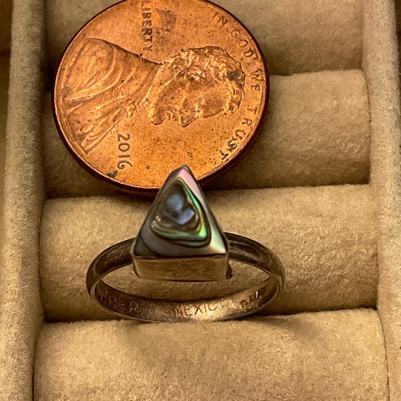 Mexico Sterling Silver Triangular Abalone Shell Ring - Picture 5 of 5